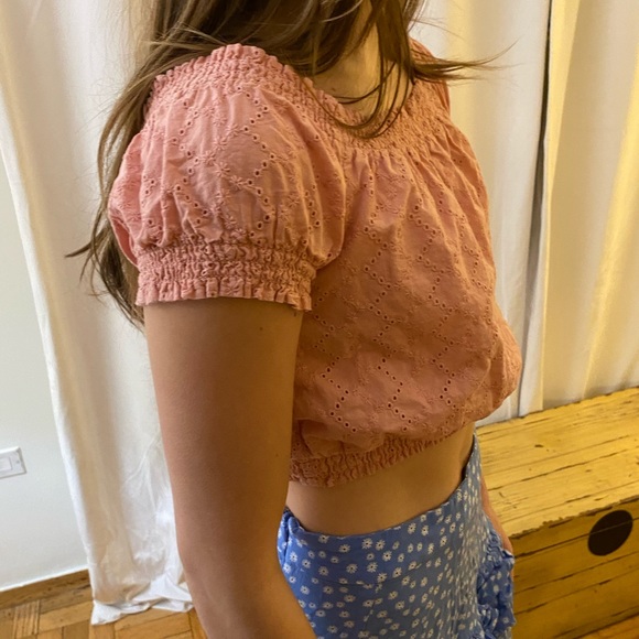 Pink ruffle pattern top - Picture 2 of 4